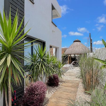Residence Celestial - Premium 3 Bedrooms Villa With Volcanic Stone Pool 그란데 바이예 외부 사진