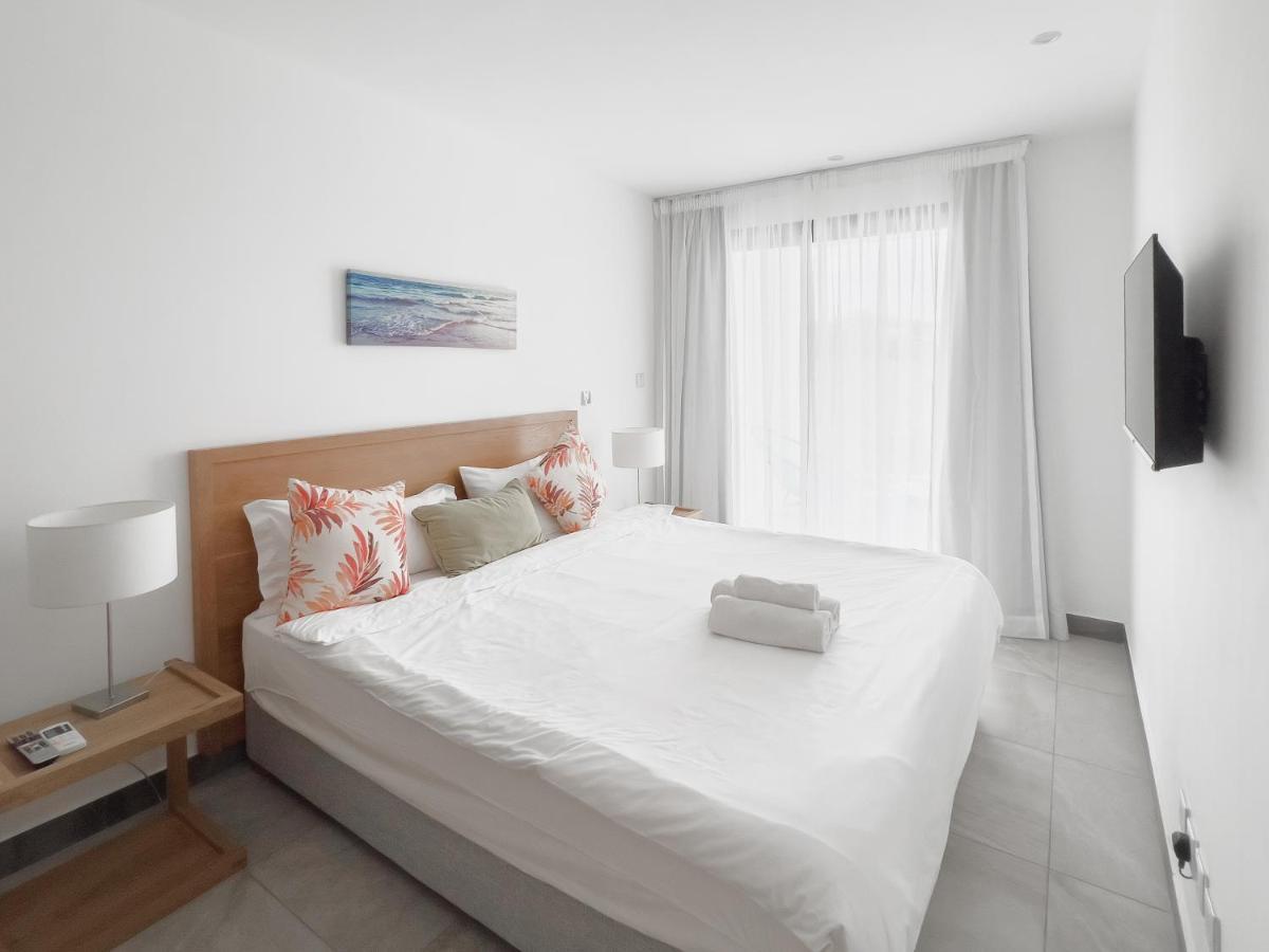 Residence Celestial - Premium 3 Bedrooms Villa With Volcanic Stone Pool 그란데 바이예 외부 사진