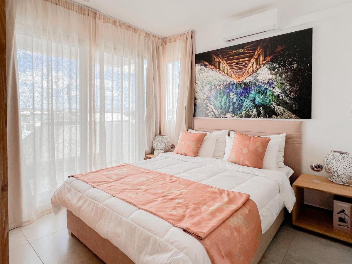 Residence Celestial - Premium 3 Bedrooms Villa With Volcanic Stone Pool 그란데 바이예 외부 사진