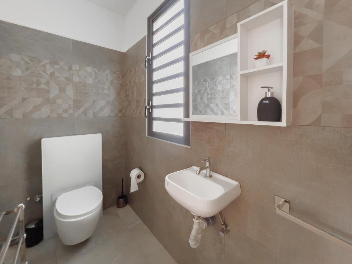 Residence Celestial - Premium 3 Bedrooms Villa With Volcanic Stone Pool 그란데 바이예 외부 사진