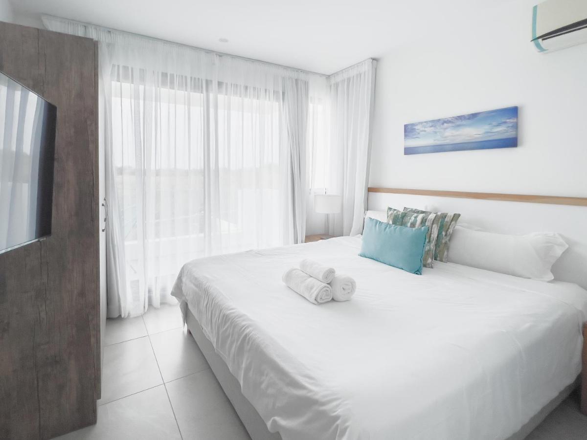 Residence Celestial - Premium 3 Bedrooms Villa With Volcanic Stone Pool 그란데 바이예 외부 사진