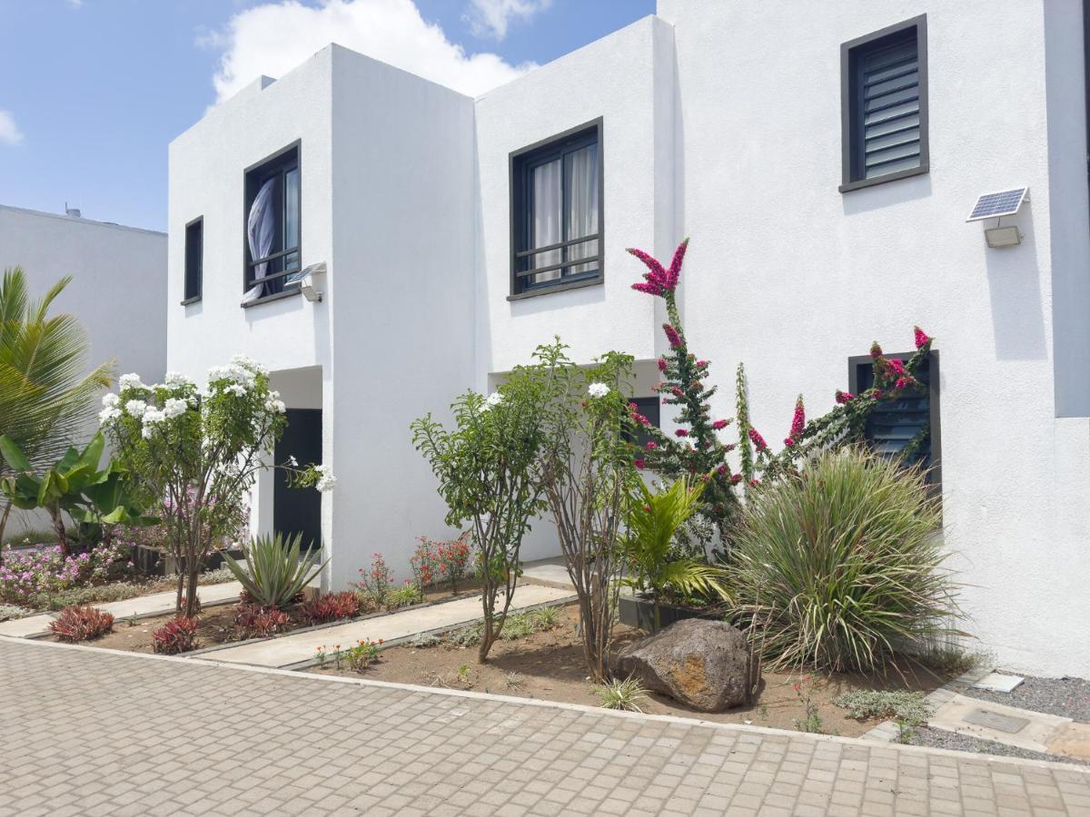 Residence Celestial - Premium 3 Bedrooms Villa With Volcanic Stone Pool 그란데 바이예 외부 사진