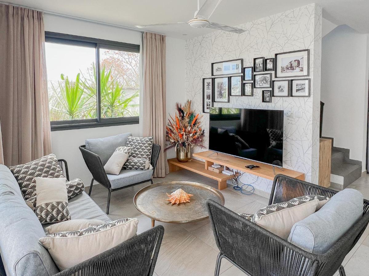 Residence Celestial - Premium 3 Bedrooms Villa With Volcanic Stone Pool 그란데 바이예 외부 사진