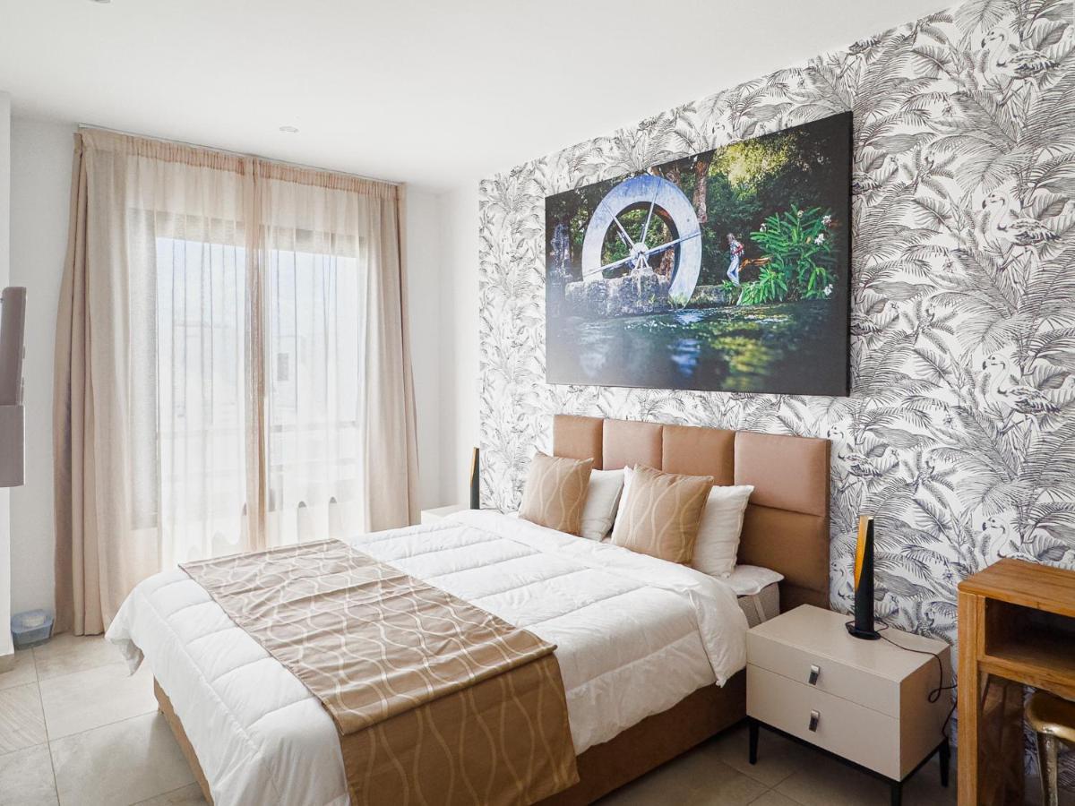 Residence Celestial - Premium 3 Bedrooms Villa With Volcanic Stone Pool 그란데 바이예 외부 사진