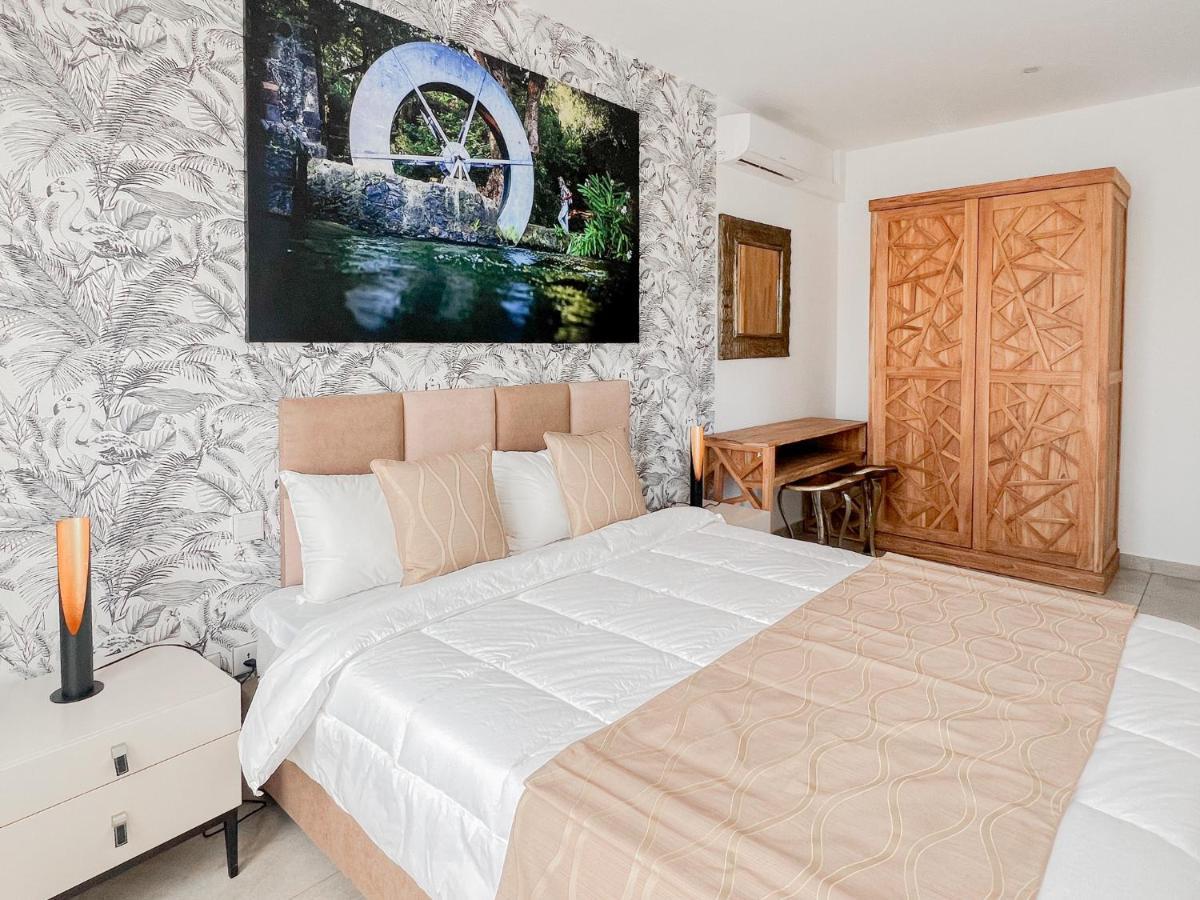 Residence Celestial - Premium 3 Bedrooms Villa With Volcanic Stone Pool 그란데 바이예 외부 사진