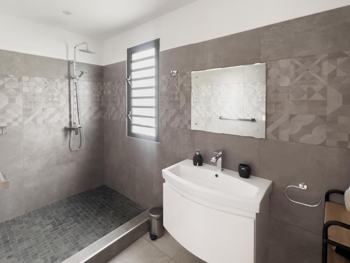 Residence Celestial - Premium 3 Bedrooms Villa With Volcanic Stone Pool 그란데 바이예 외부 사진